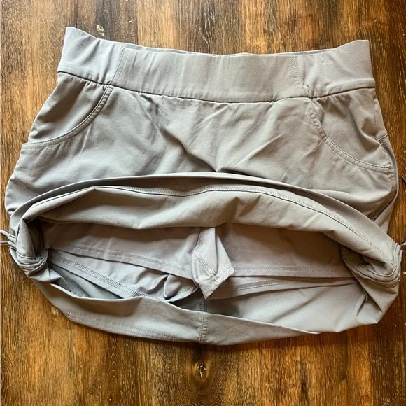 Columbia Hiking Skort, Size Large - Picture 2 of 6